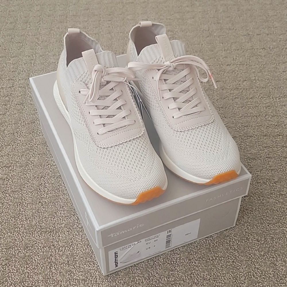 Tamaris Fashion Sneaker Sz 9, NWT